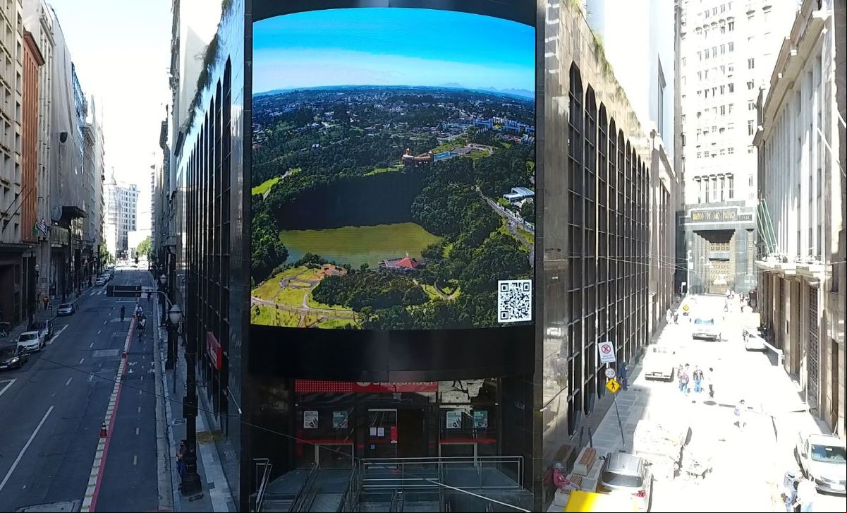 SANTANDER INSTALA  ELETRÔNICO EM PRÉDIO PARA LEVAR ARTE AO CENTRO DE SÃO PAULO